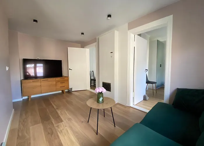 In The Centre, Free Parking